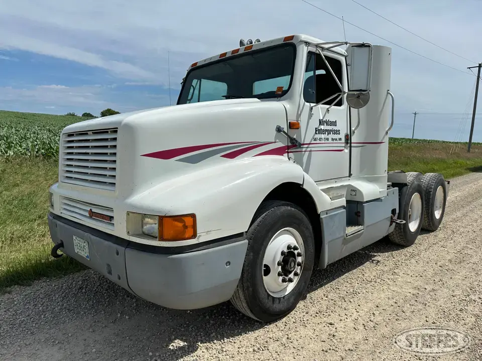1990 International 8300 Conventional Truck without Sleeper
