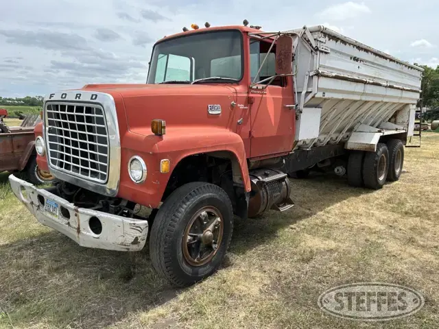 1977 Ford 800