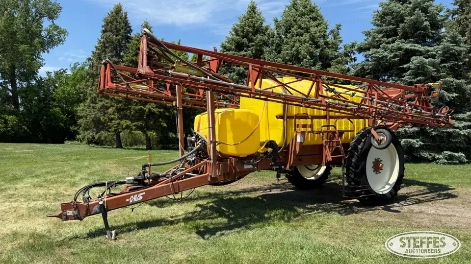 2004 H&S LPS-0132 Pull-Type Sprayer
