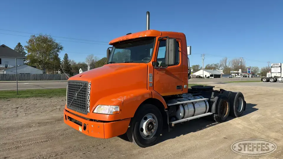 2009 Volvo VN Conventional Truck without Sleeper