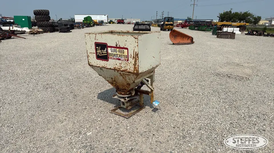 Herd spreader Lawn Sprayers and Spreader