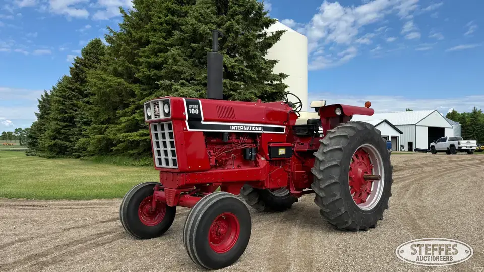 1975 International Hydro 100 2WD Tractor