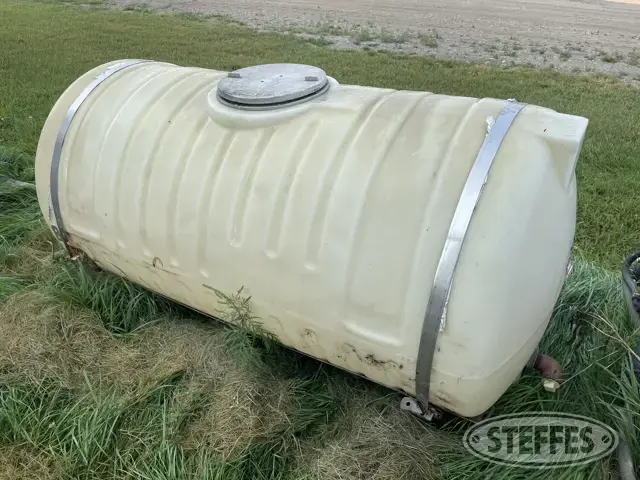 200 gal. poly fertilizer tank