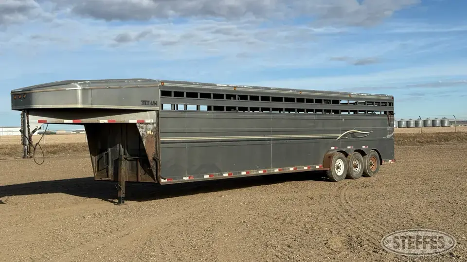 2005 Titan Classic Gooseneck Livestock Trailer