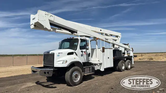 2012 Freightliner M2106V