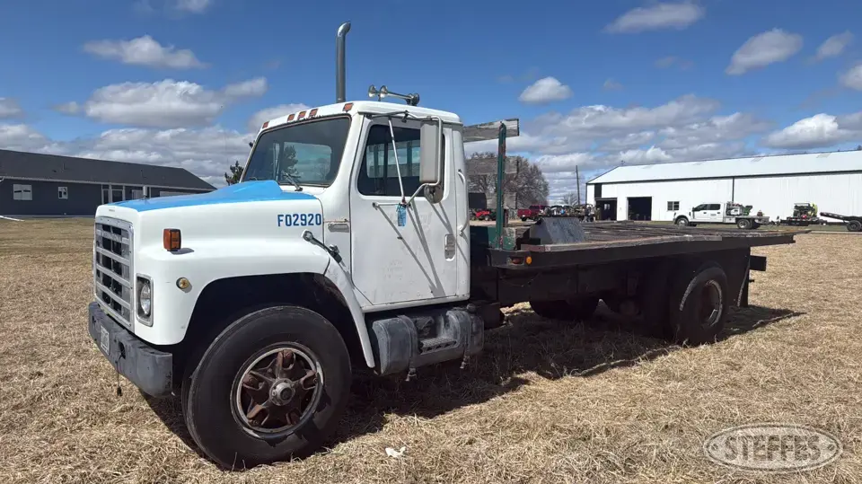 1984 International S1954 Flatbed Truck