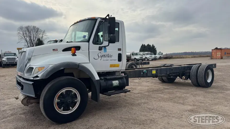 2005 International 7300 DT466 Cab and Chassis Truck