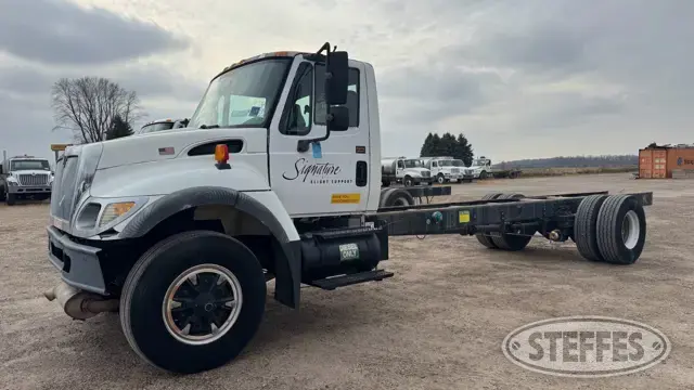 2005 International 7300 DT466