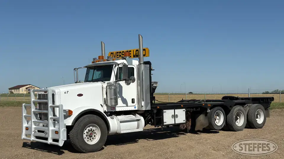 2005 Peterbilt 378 Winch Truck