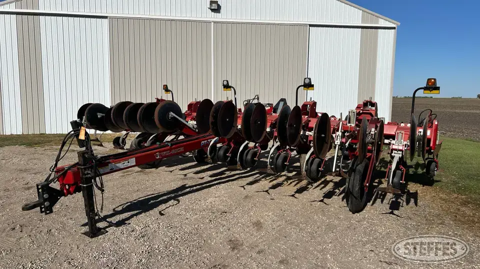 Wil-Rich PT-7722 Row Crop Cultivator