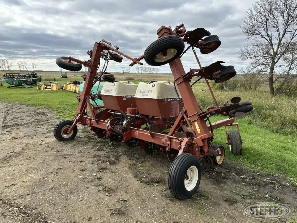 International 500 Cyclo 12 or More Row Planter