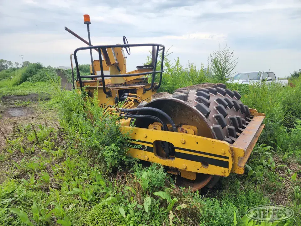 Ingersoll-Rand SPF48 Self-Propelled Padfoot Compactor