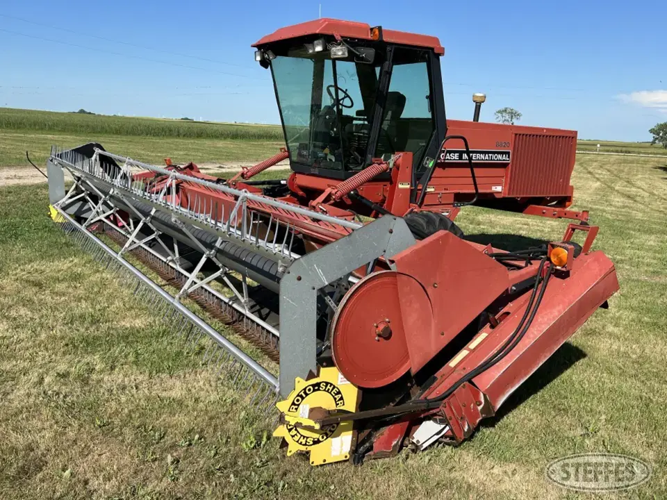 1992 Case IH 8820 Self-Propelled Swather