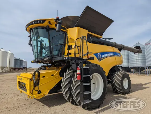 2021 New Holland CR8.90