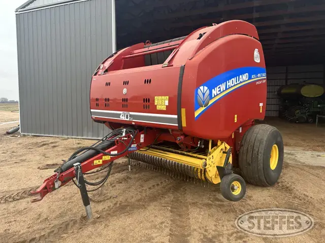 2015 New Holland Roll-Belt 560