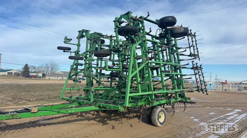 1996 John Deere 985 Field Cultivator
