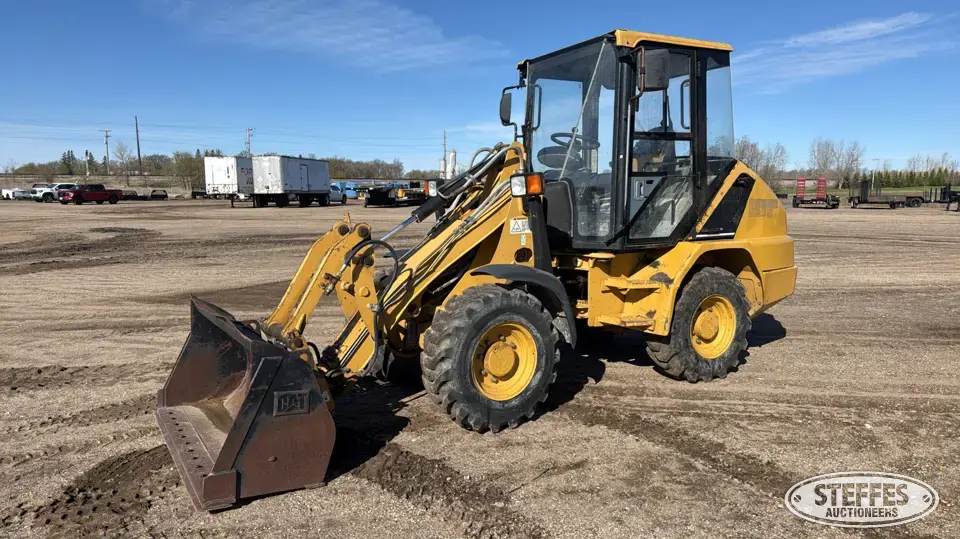 1999 CAT 902 Wheel Loader