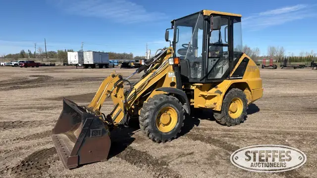 1999 CAT 902