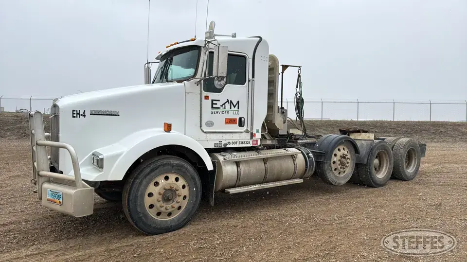 2015 Kenworth T800 Conventional Truck without Sleeper
