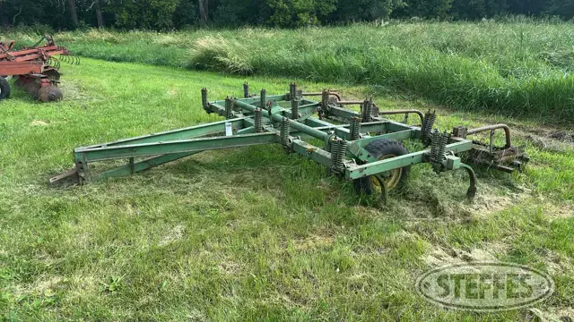 John Deere 100