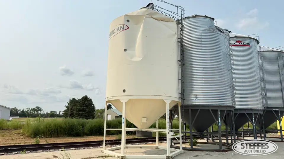 Meridian Grain Max MGM2300 Hopper Bin