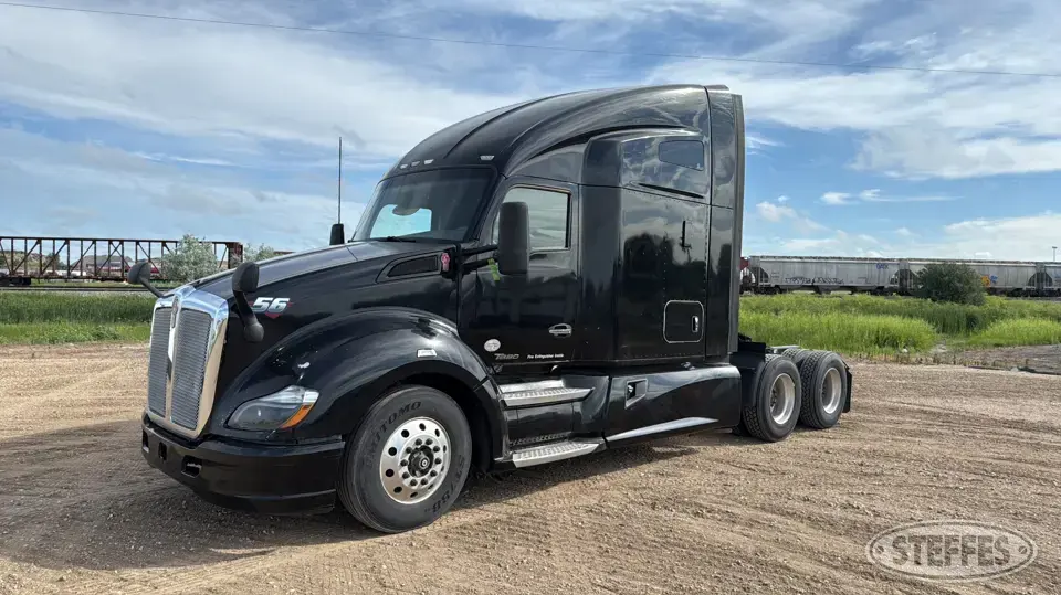 2018 Kenworth T680 Conventional Truck with Sleeper