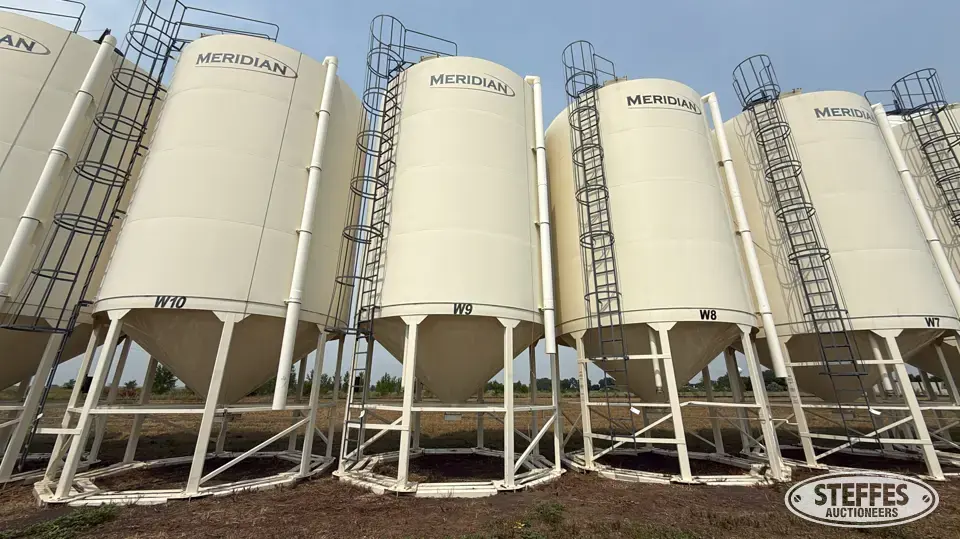 2014 Meridian M1620-40 Hopper Bin