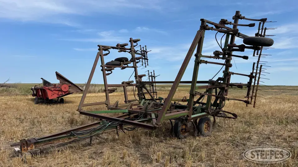 John Deere 1610 Chisel Plow