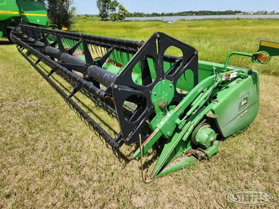 2001 John Deere 930R Rigid Head