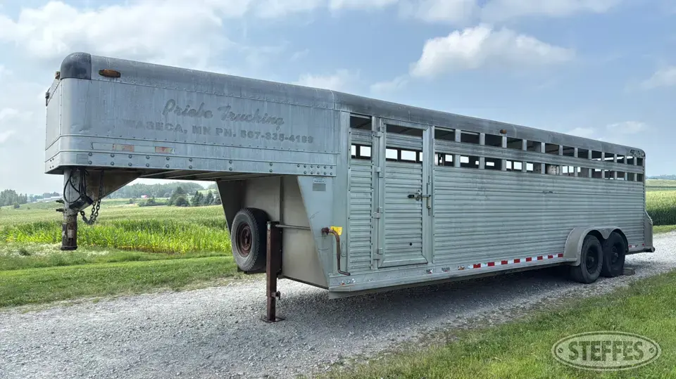 2000 4-Star Trailers Gooseneck Livestock Trailer