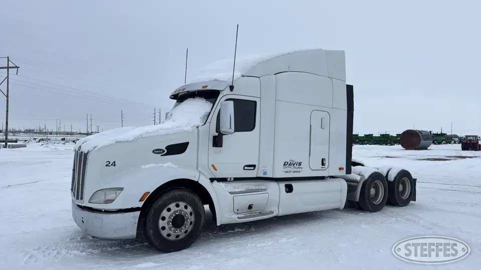 2015 Peterbilt 579 Conventional Truck with Sleeper