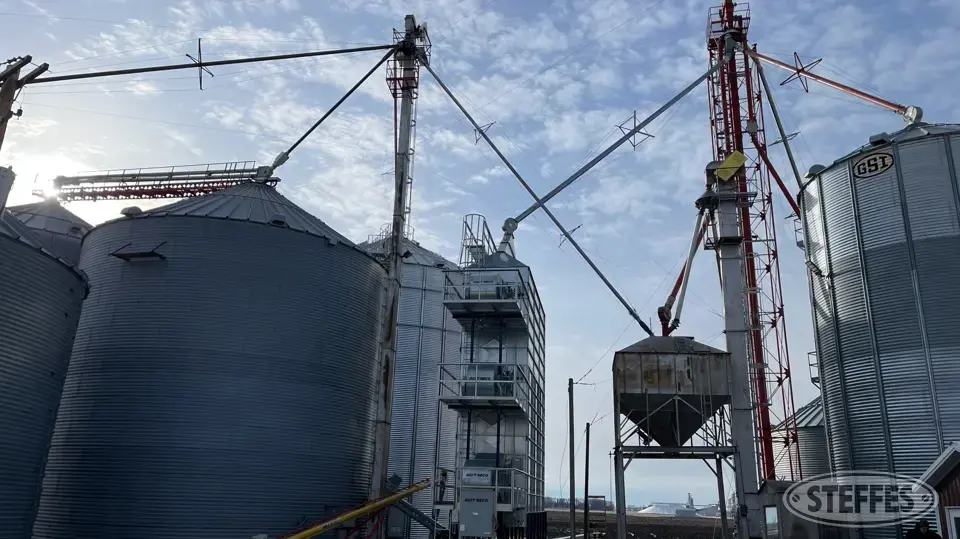 Free standing grain leg