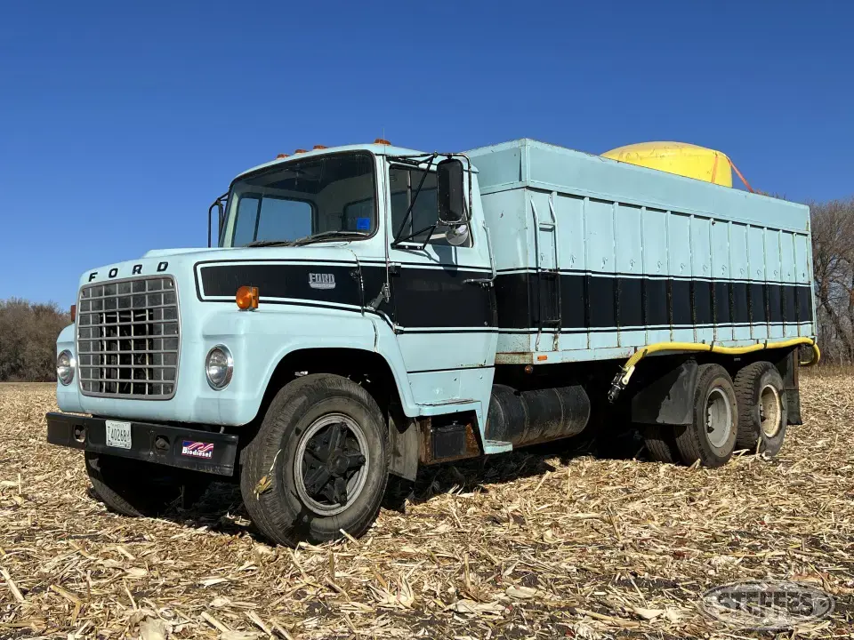 1977 Ford 750 Tandem Boxed Truck