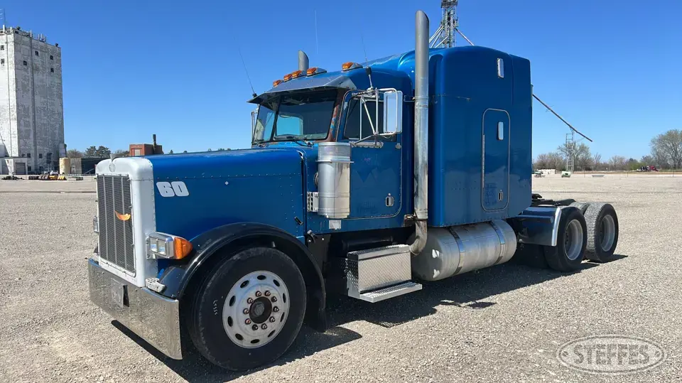 2000 Peterbilt 379 Conventional Truck without Sleeper