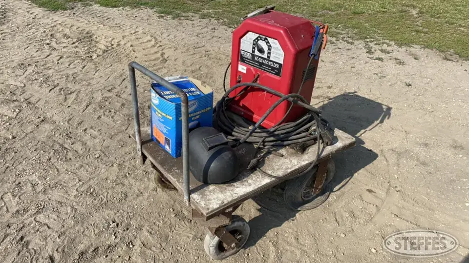 Lincoln Electric AC-225 Welding