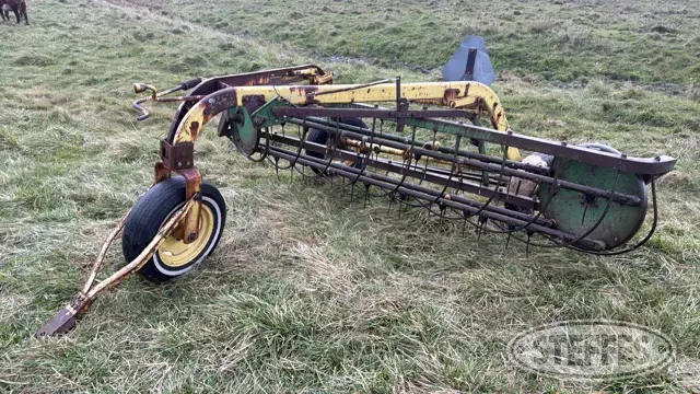 John Deere 640