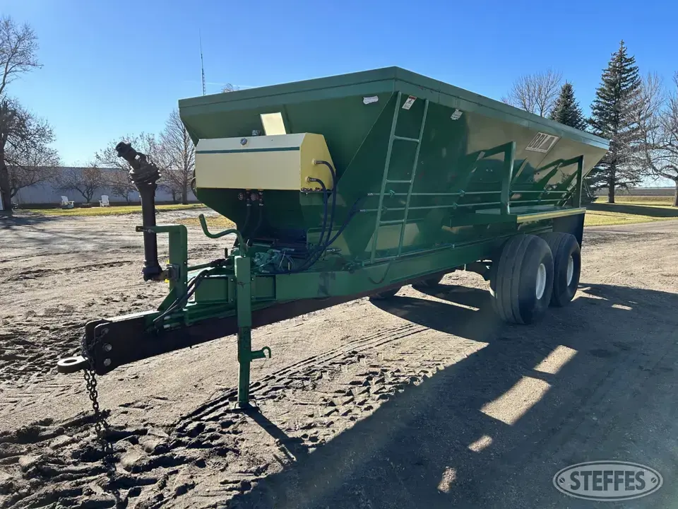 BBI Pull-Type Dry Spreader