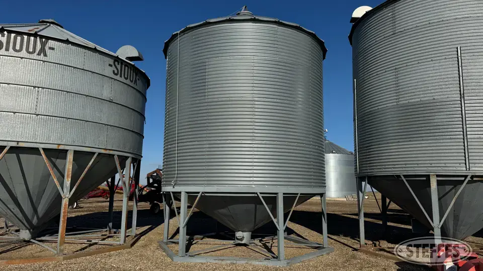 Twister hopper bin