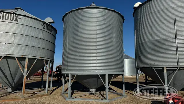 Twister hopper bin