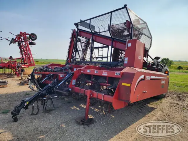 2010 Amity 2500