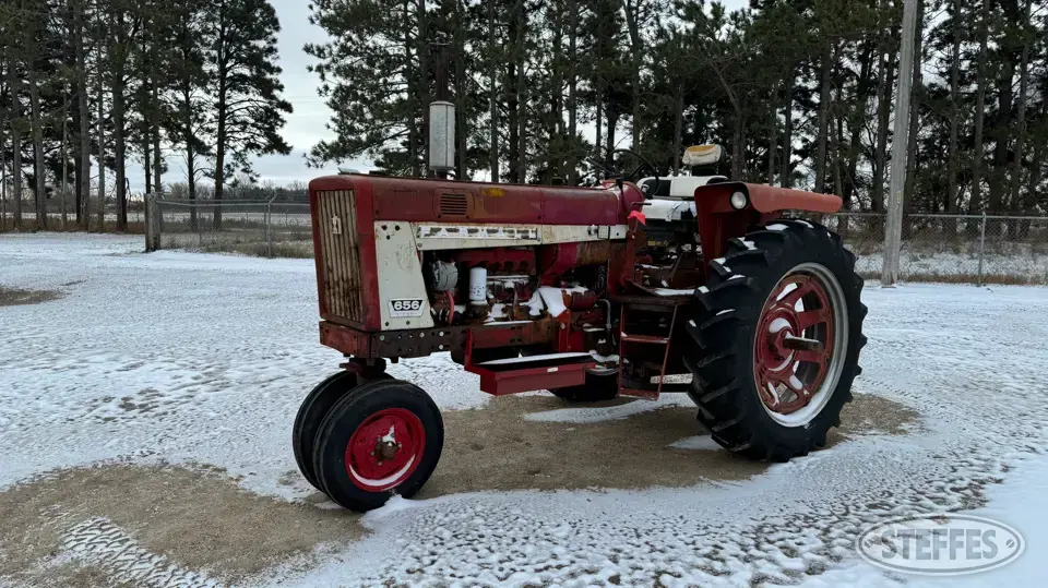 1968 International 656 2WD Tractor