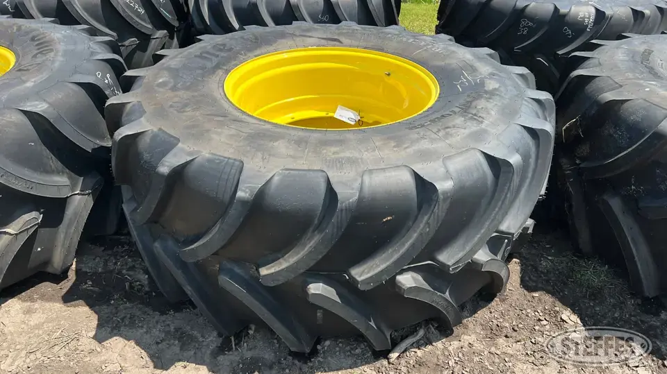 Firestone Maxi-Traction 800/70R38 Tire Tractor-Implement Tire