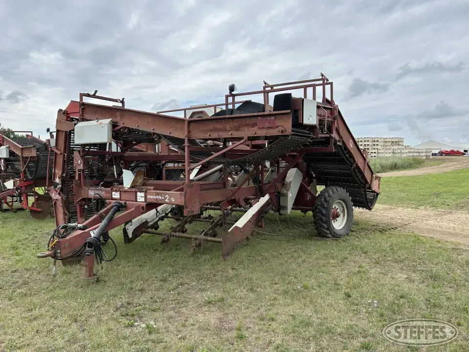 Spudnik 5630 Potato Windrowers and Harvester