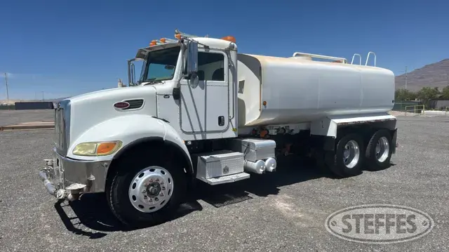 2007 Peterbilt 340 4,000 gal.
