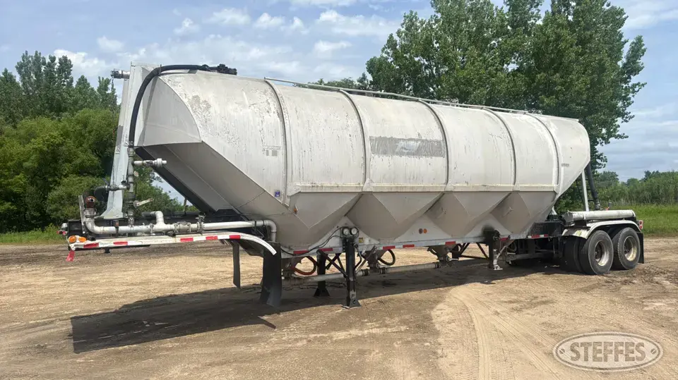 1979 Fruehauf Pneumatic Trailer