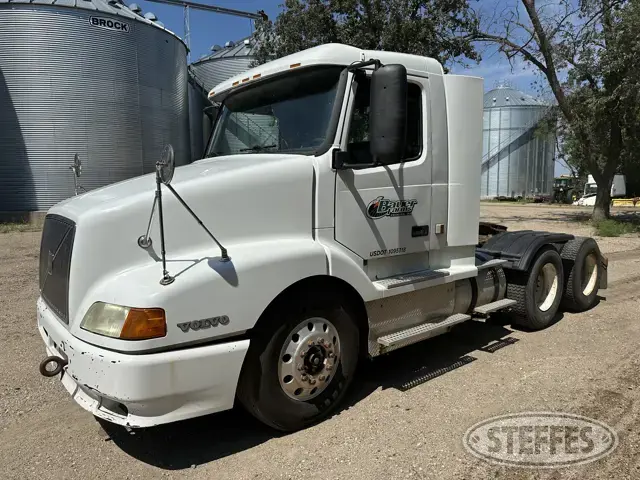 1998 Volvo VNL64T