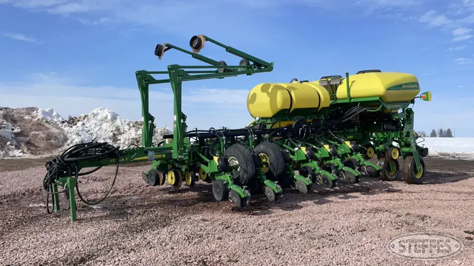 2015 John Deere 1775NT 12 or More Row Planter