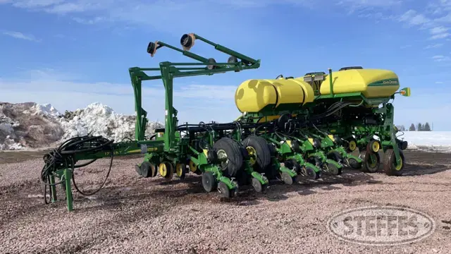 2015 John Deere 1775NT