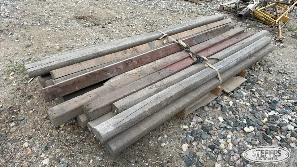 Wood posts Farm Support Item