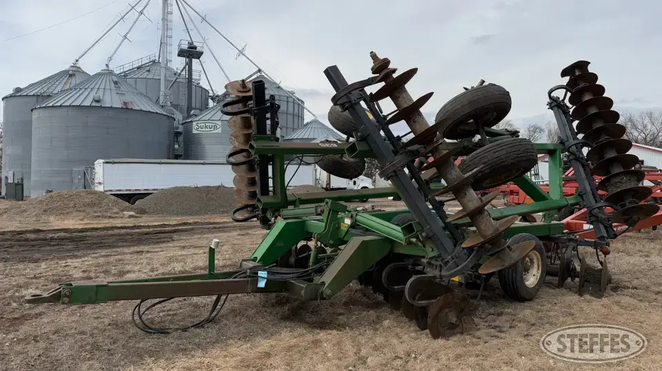 John Deere 635 Disc